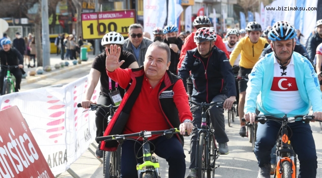 Böcek iklim değişikliğine farkındalık için pedal çevirdi