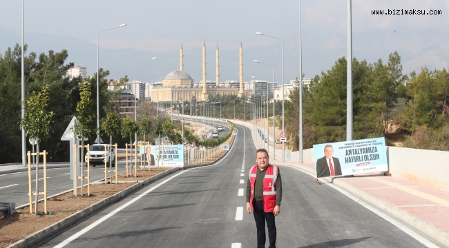 Üniversite Caddesi’ndeki yeni yol trafiğe açıldı