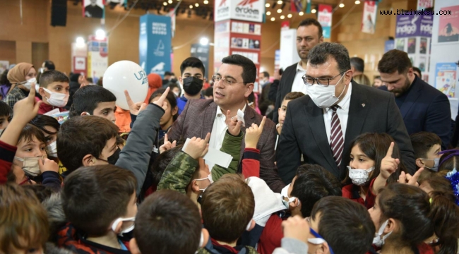 TÜBİTAK Başkanı Mandal, Kepez Kitap Fuarı’nı gezdi 