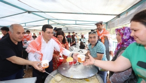 Tütüncü, Yörüklerin Şöleni’nde keşkek dağıttı 