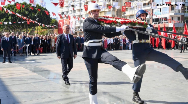 29 EKİM COŞKUSU ÇELENK SUNMA TÖRENİYLE BAŞLADI