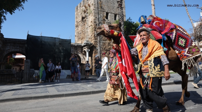 ANTALYA CADDELERİ YÖRÜK GÖÇÜYLE ŞENLENDİ 