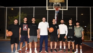 BAŞKAN KOTAN VE VEKİL KAYA GENÇLERLE BASKETBOL OYNADI