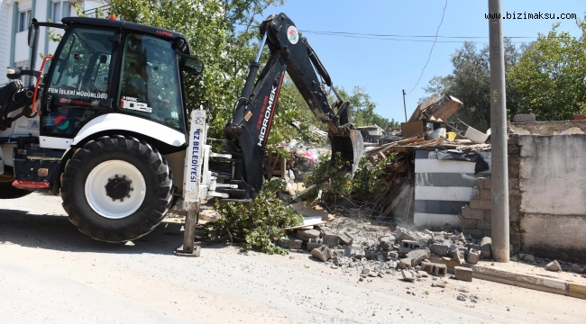 KEPEZ’DE ÇÖP EV TEMİZLENDİ; 14 KAMYON ÇÖP ÇIKTI 