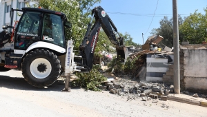 KEPEZ’DE ÇÖP EV TEMİZLENDİ; 14 KAMYON ÇÖP ÇIKTI 