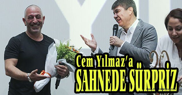 CEM YILMAZ’A SAHNEDE SÜRPRİZ