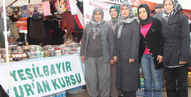 Hayırsever vatandaşlardan yağmura inat öğrenci kermesi