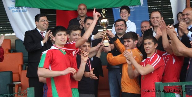 Tacik Futbol öğrenci festivali Döşemealtı’nda gerçekleşti